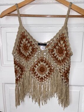 VIVID CROPPED CROCHET FRINGE TANK